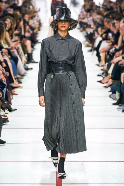 Look 15